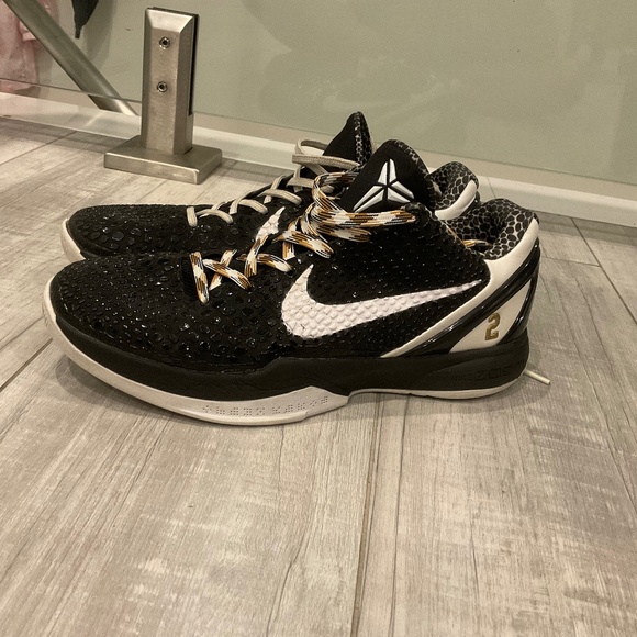 Athletic_Shoes